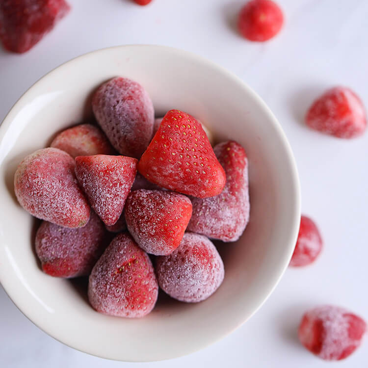 Morangos congelados no pote